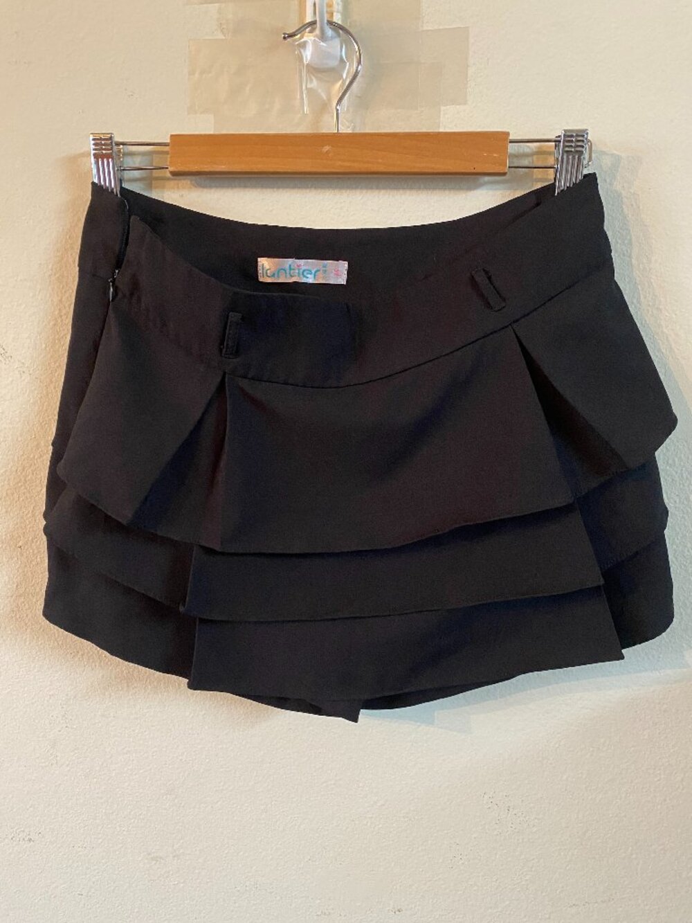 LANTIER US MEDIUM/LARGE (SIZE 30 INCHES) BLACK TIERED PLEATED RUFFLE MINI SKORT